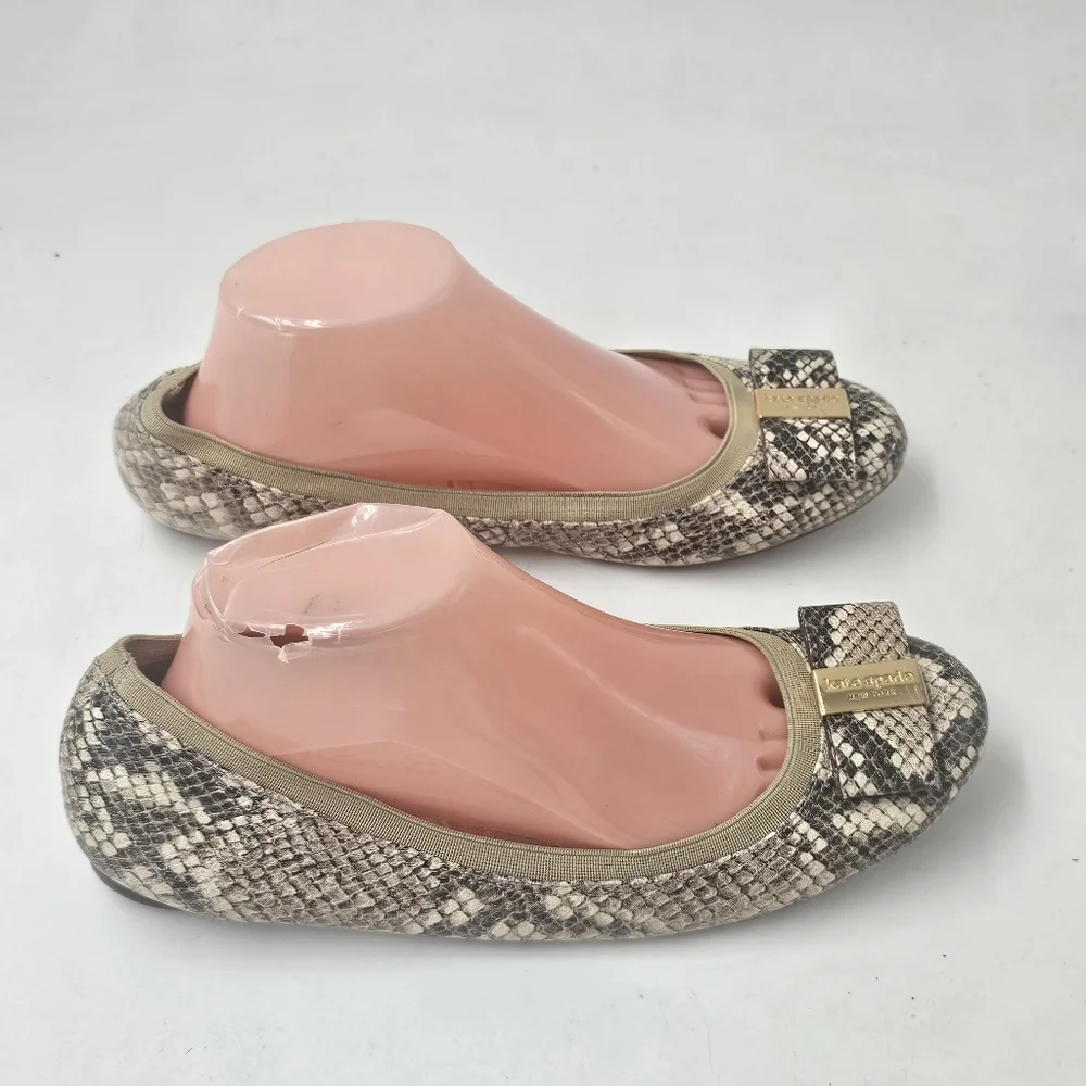 Kate Spade Tock Snakeskin Print Bow Ballet Flats Size 9.5 Gold Logo Plate Detail